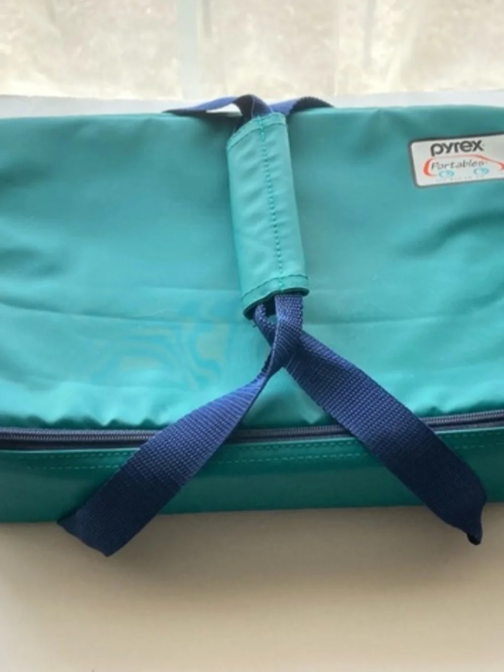 Pyrex Teal Portable Cooler Bag with Navy Accent